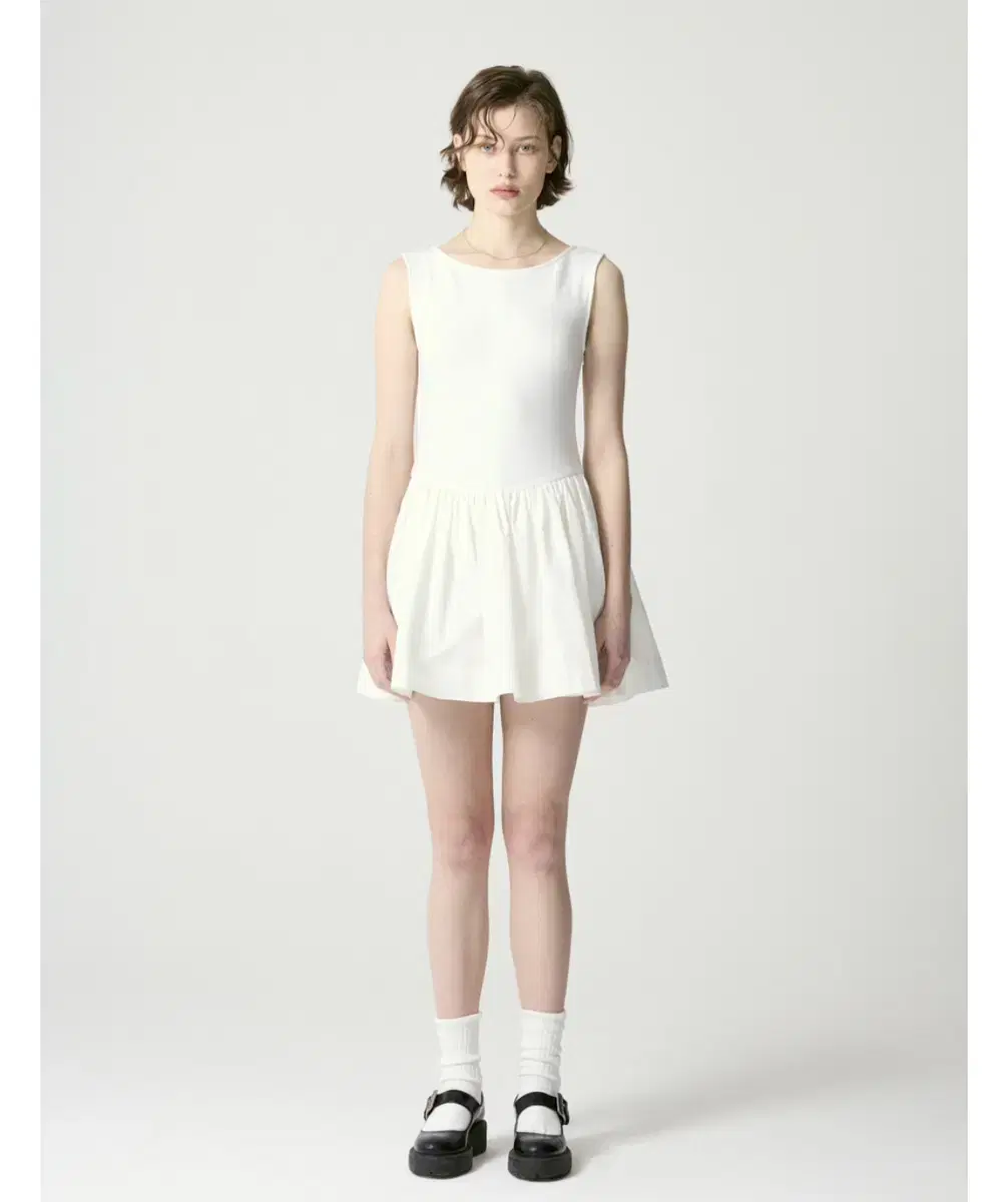 글로니 BLOOM SLEEVELESS MINI DRESS (WHITE)